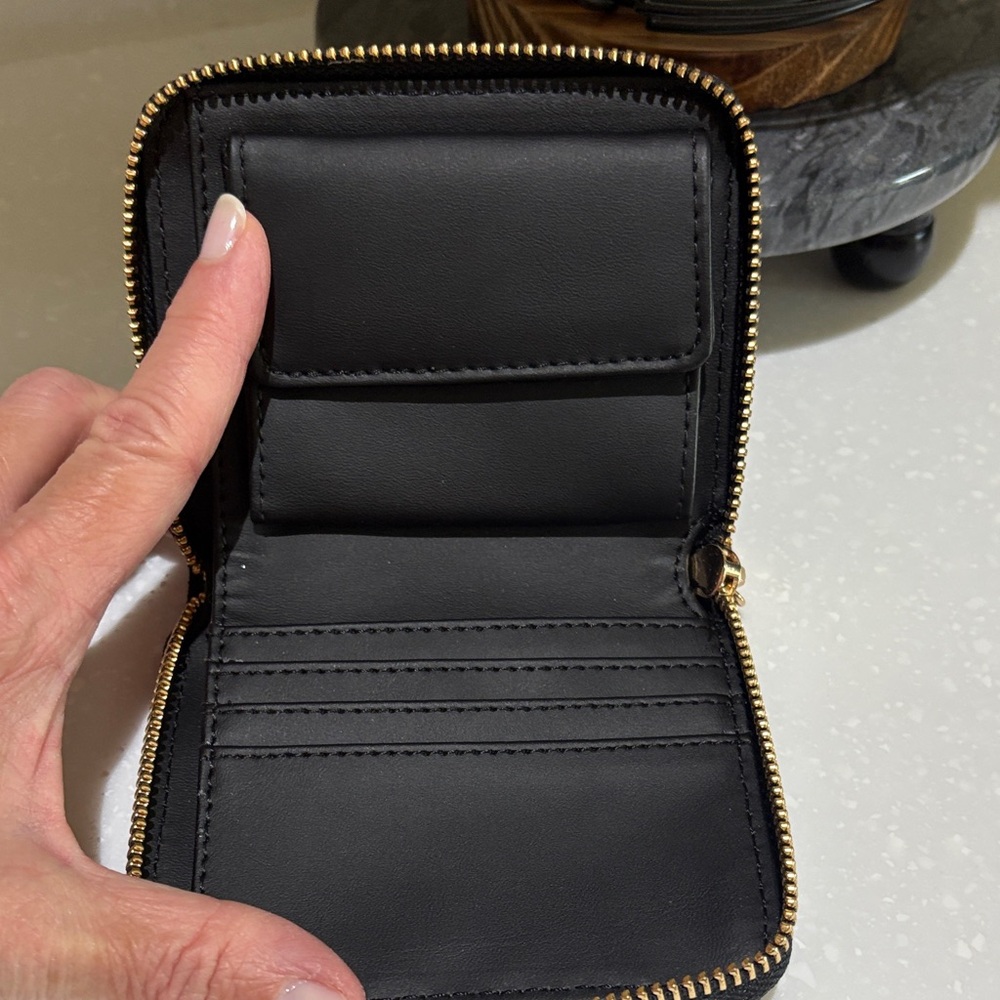 GUESS Black Embossed Wallet and Keychain Set - Picture 6 of 9